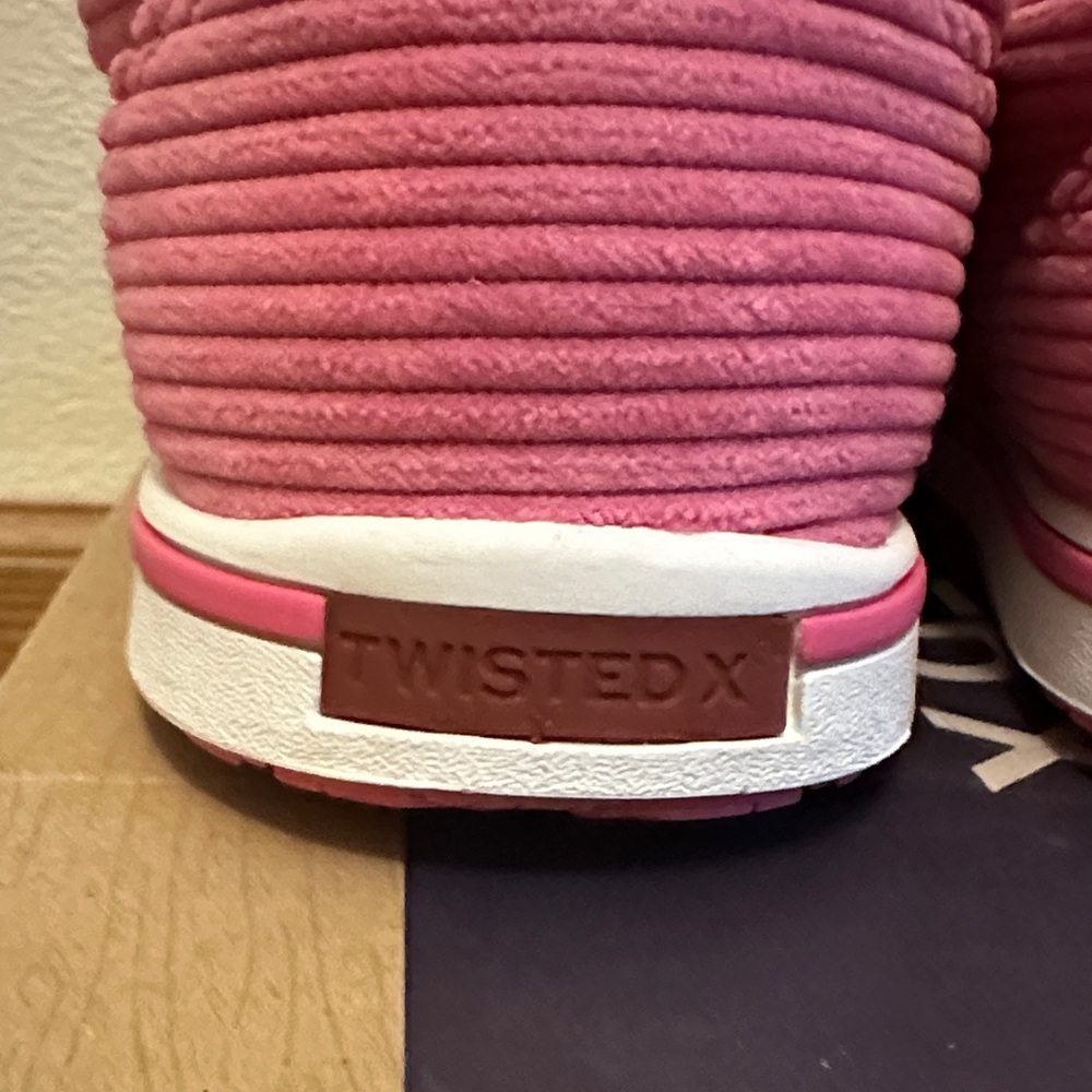 NWT Twisted X Vibrant Pink Corduroy Shoes - Picture 7 of 8
